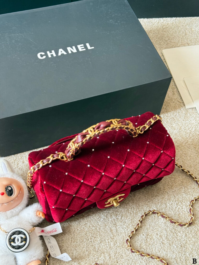 Chanel p235 CF CLogo OK x12x6cm 20 Crossbody Bag 20 editorial product context 3