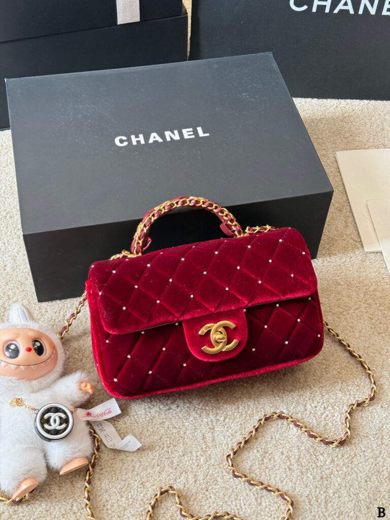 Chanel p235 CF CLogo OK x12x6cm 20 Crossbody Bag 20 editorial product context 2
