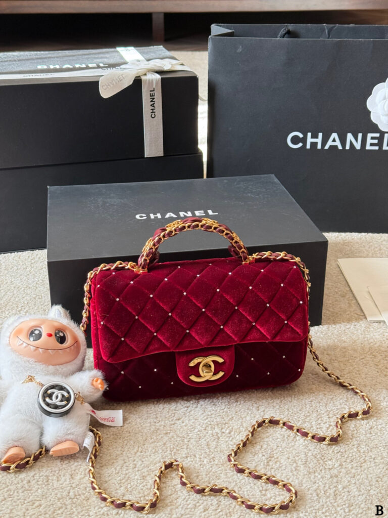 Chanel p235 CF CLogo OK x12x6cm 20 Crossbody Bag 20 editorial product context 1
