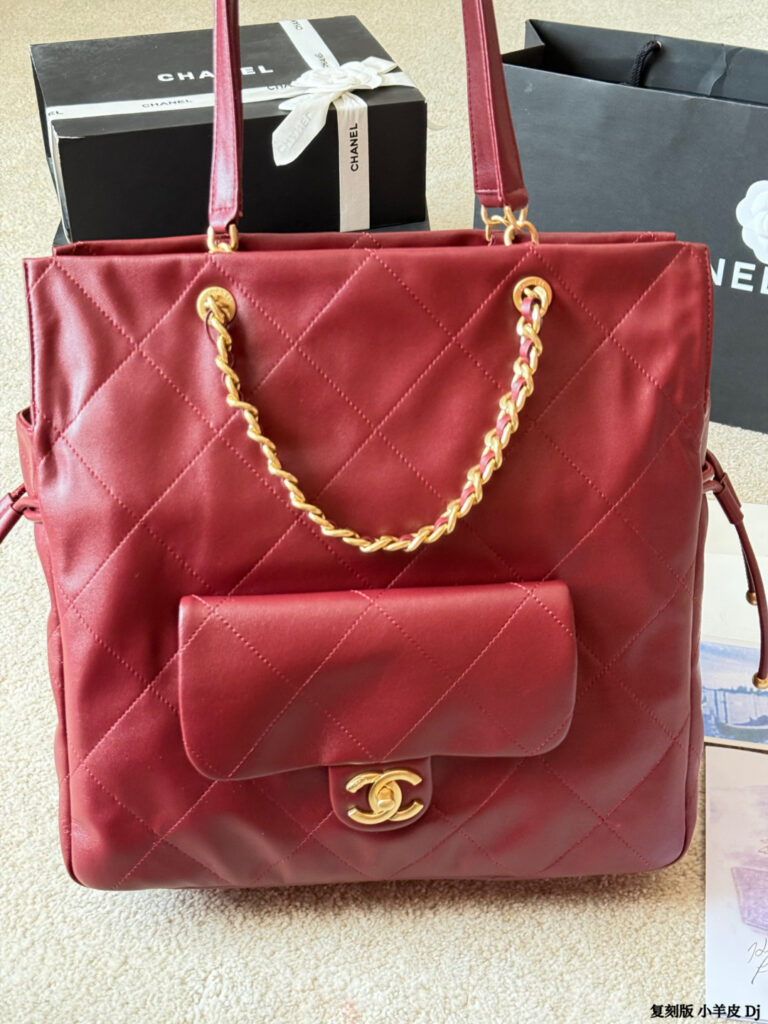 Chanel Shopping 33 Black Leather Tote Bag 32 cm editorial product context 2