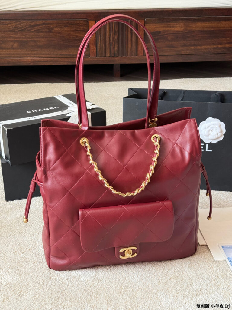 Chanel Shopping 33 Black Leather Tote Bag 32 cm editorial product context 3