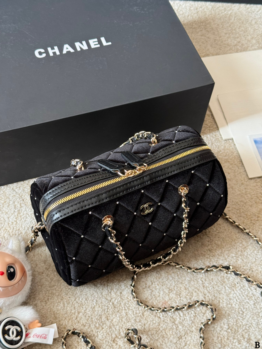 Chanel p235 19 Material Calfskin Crossbody Bag 12 cm