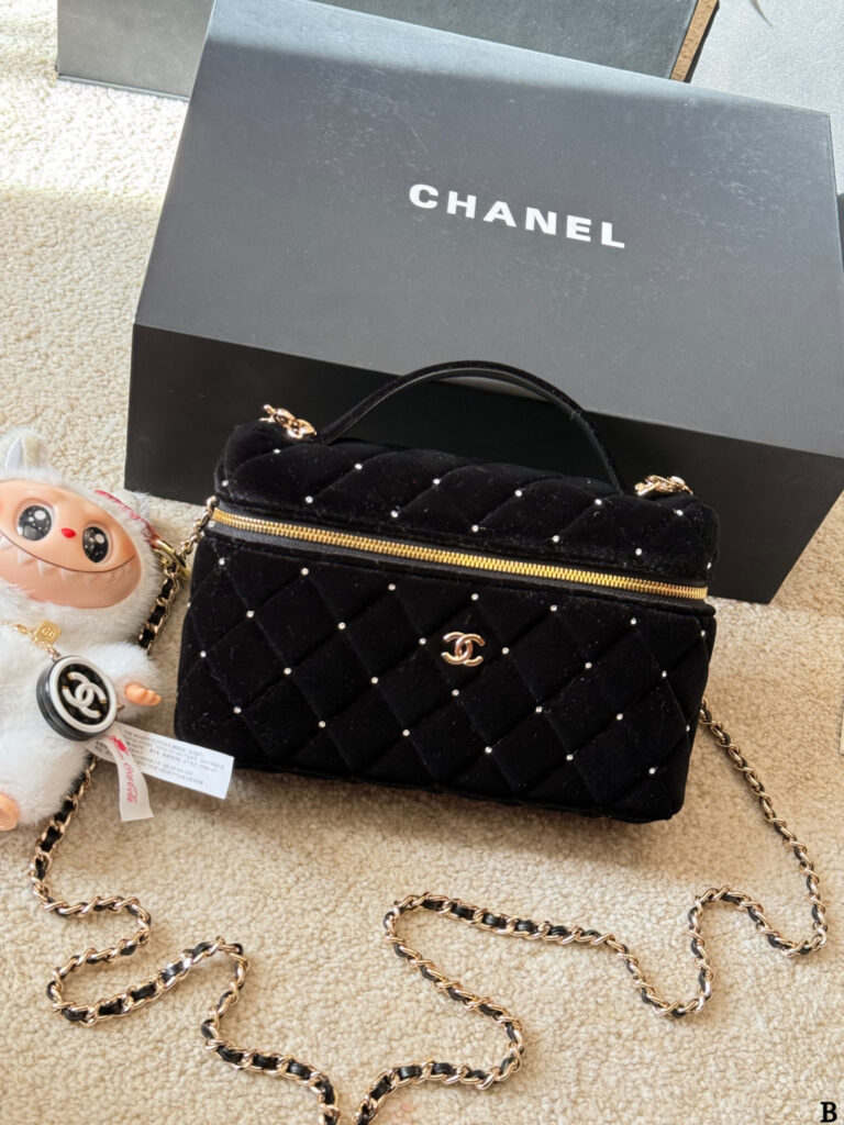 Chanel Lp 19 Includes Bo Black Bag 12 cm editorial product context 2