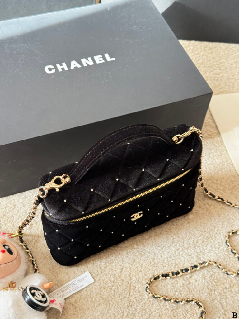 Chanel Lp 19 Includes Bo Black Bag 12 cm editorial product context 3