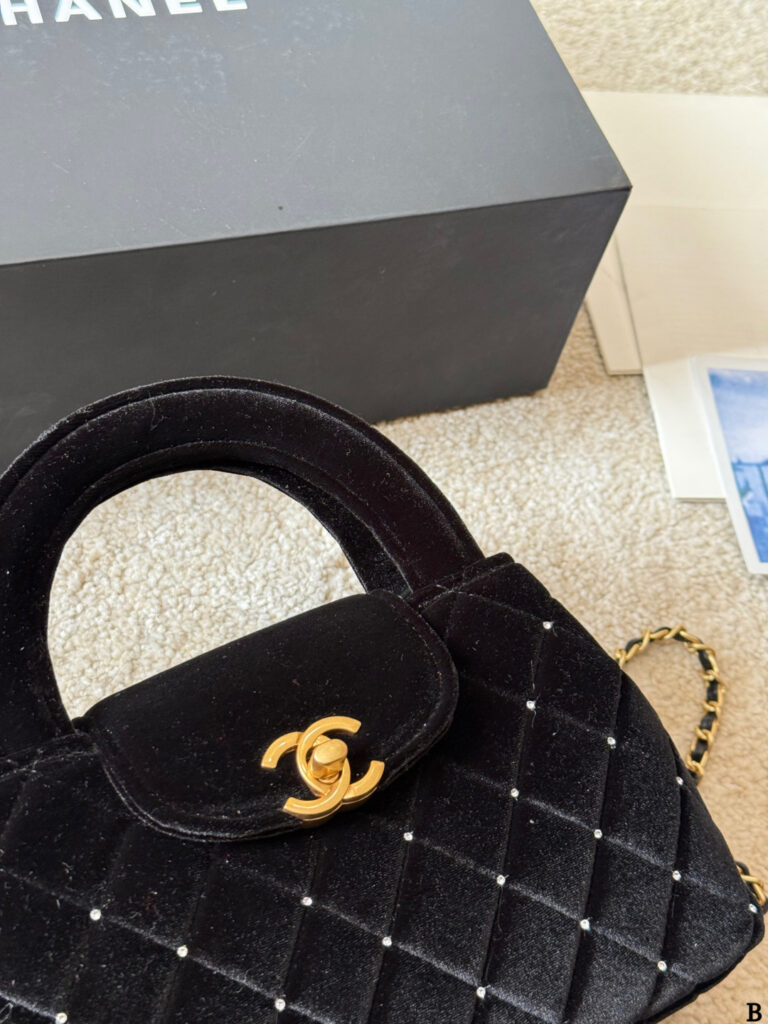 Chanel Kelly Mini Red Leather Crossbody Bag 20 x 7 cm editorial product context 3
