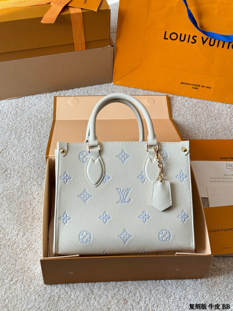 Louis Vuitton Onthego Vll Litton Logo Leather Tote Bag 25 cm editorial product context 1