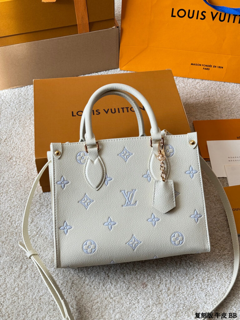 Louis Vuitton Onthego Vll Litton Logo Leather Tote Bag 25 cm editorial product context 3