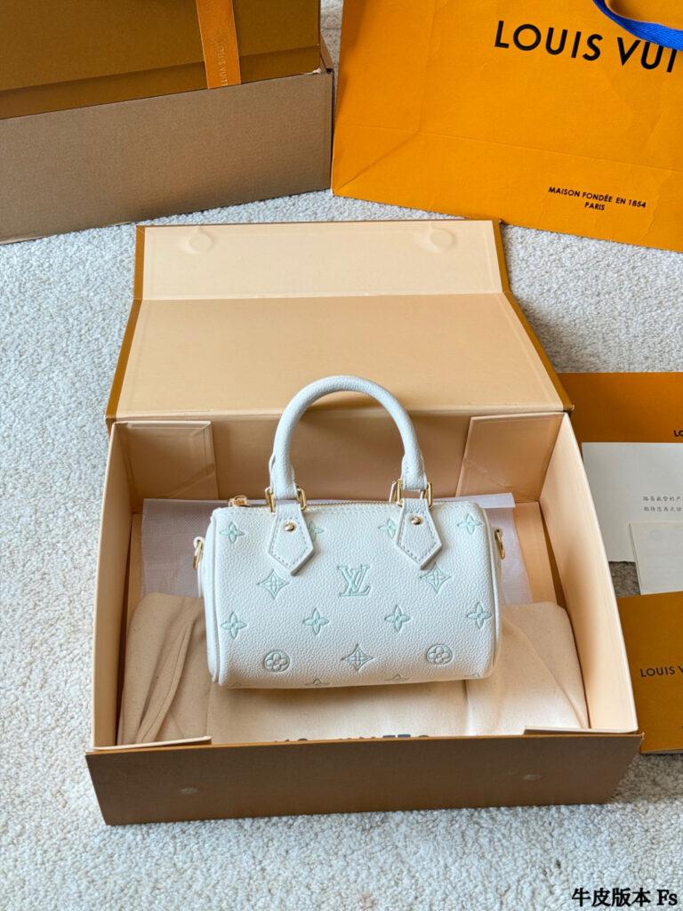 Louis Vuitton Nano Retiro White Leather Speedy Bag 16 cm editorial product context 3