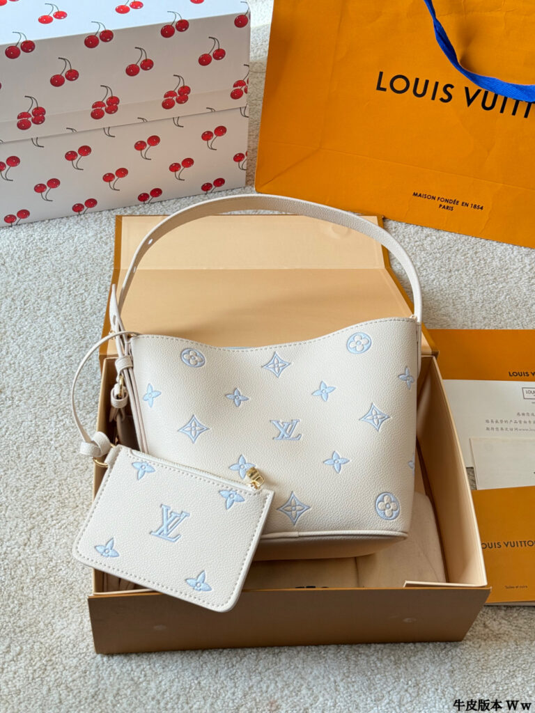 Louis Vuitton All Bb Monogram Silver Leather Crossbody Bag 18 x 11 cm editorial product context 1