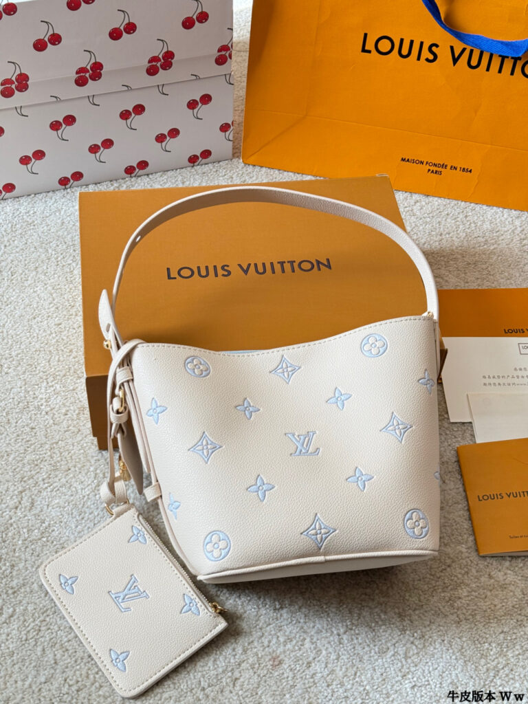Louis Vuitton All Bb Monogram Silver Leather Crossbody Bag 18 x 11 cm editorial product context 2