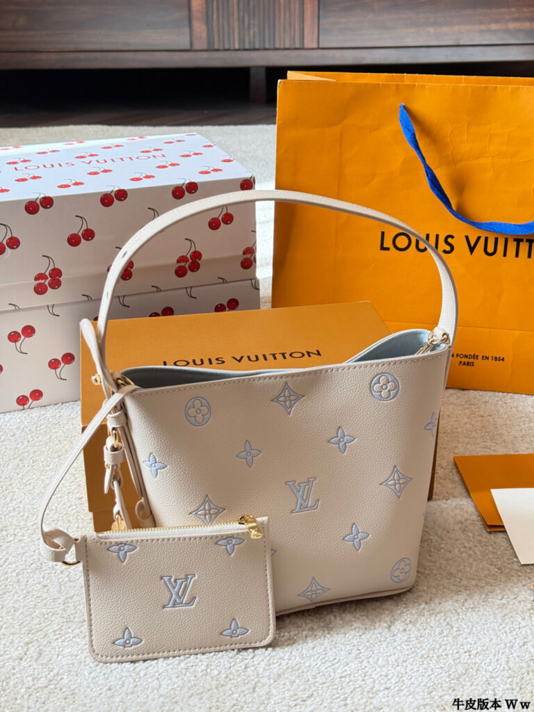 Louis Vuitton All Bb Monogram Silver Leather Crossbody Bag 18 x 11 cm editorial product context 3