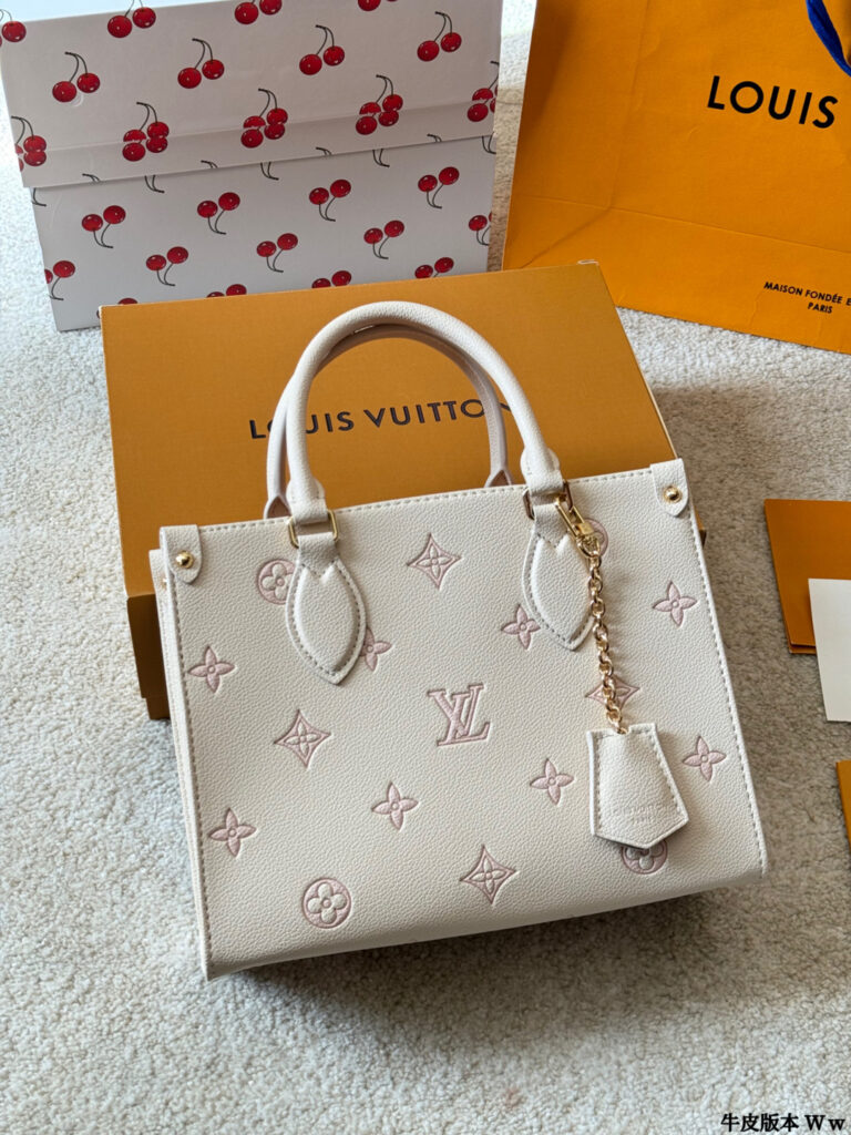 Louis Vuitton Onthego Vll Litton Logo Leather Tote Bag 25 cm editorial product context 3