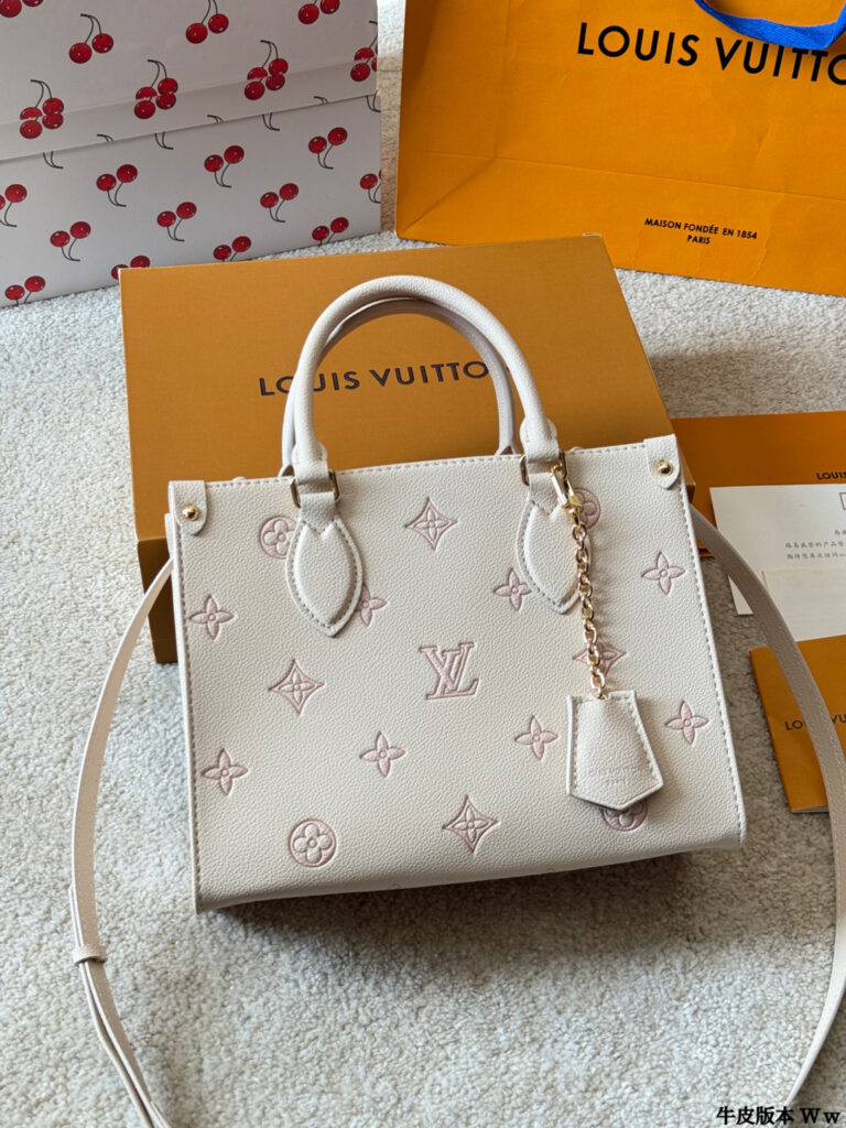 Louis Vuitton Onthego Vll Litton Logo Leather Tote Bag 25 cm editorial product context 1