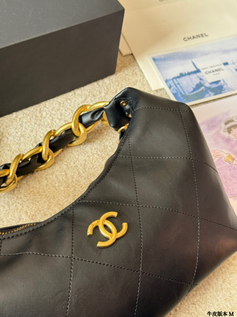 Chanel Black Leather Hobo Bag 28 x 8 cm editorial product context 3