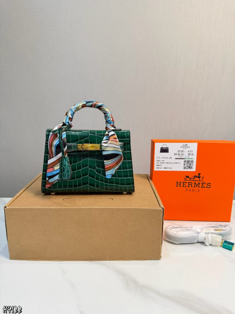 Hermes p120 kelly feel 19 Clutch 1.9 x 1.1 x editorial product context 1