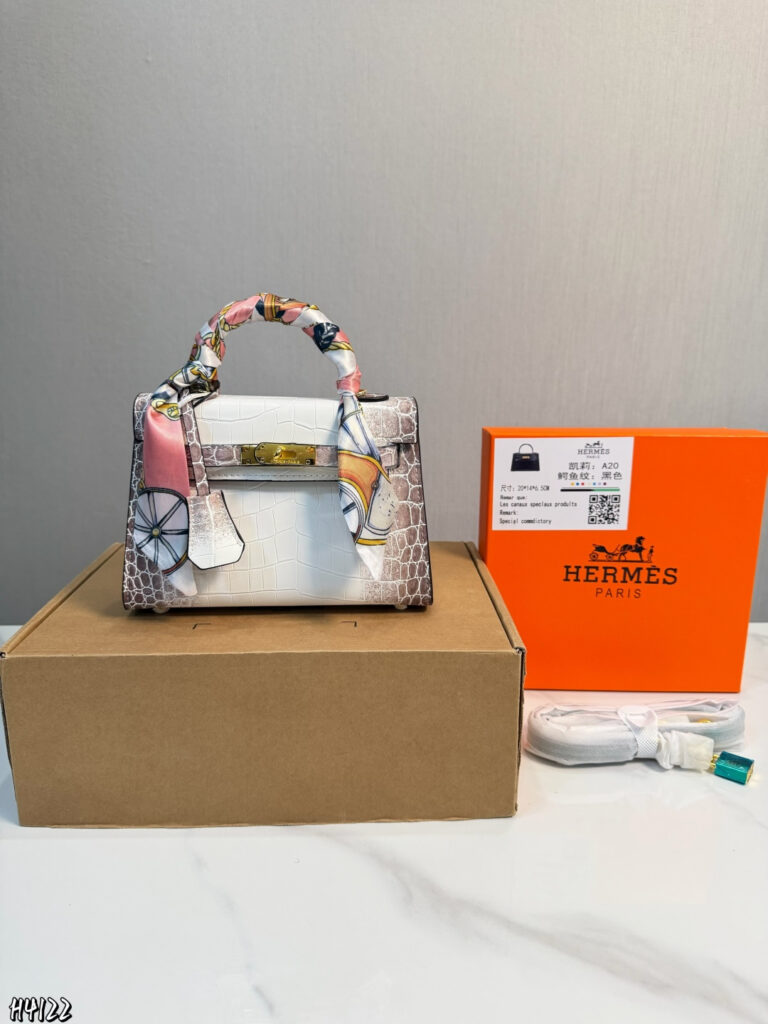 Hermes p120 kelly feel 19 Clutch 1.9 x 1.1 x editorial product context 2