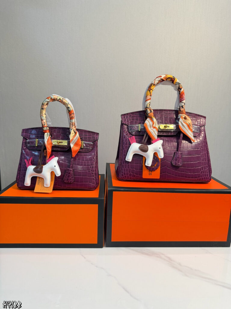 Hermes P130p125 Bag 30 x 16 x 24 cm editorial product context 3