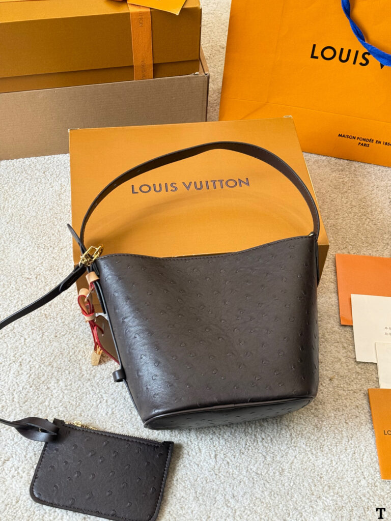 Designer Z8BY Bag editorial product context 3