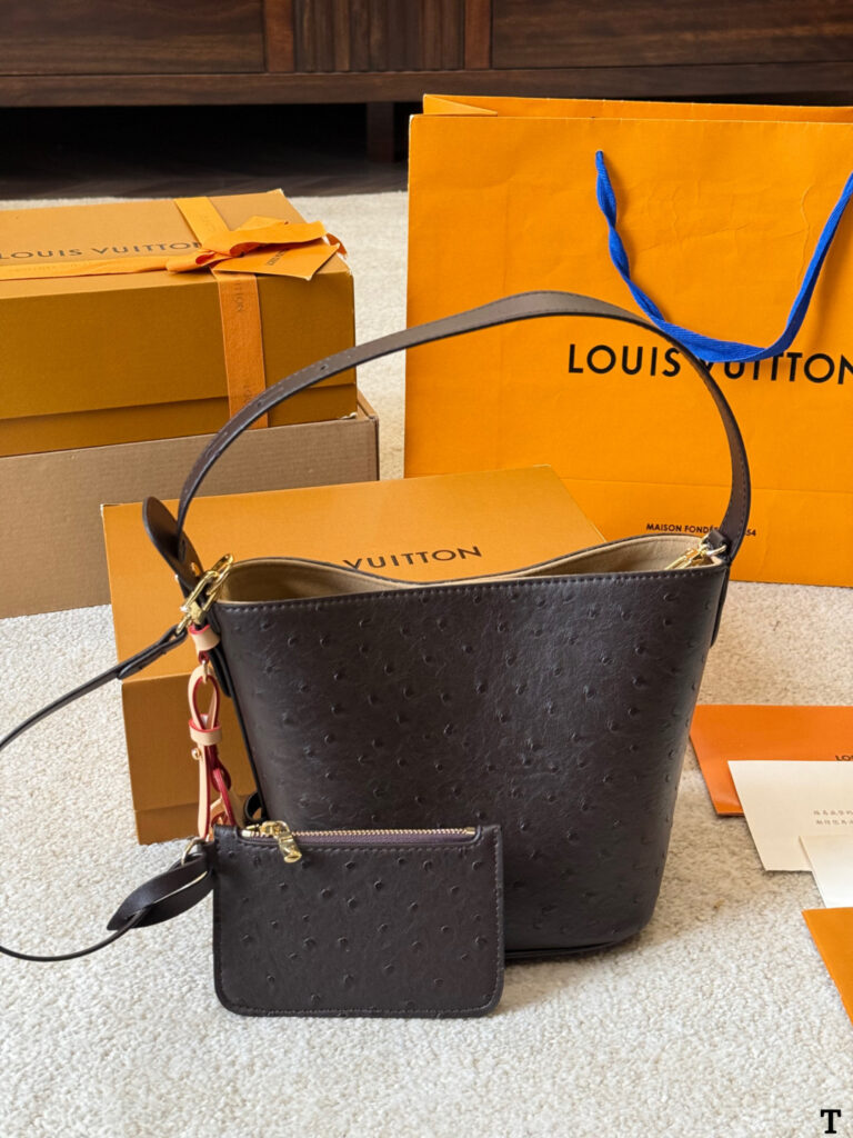 Designer Z8BY Bag editorial product context 2