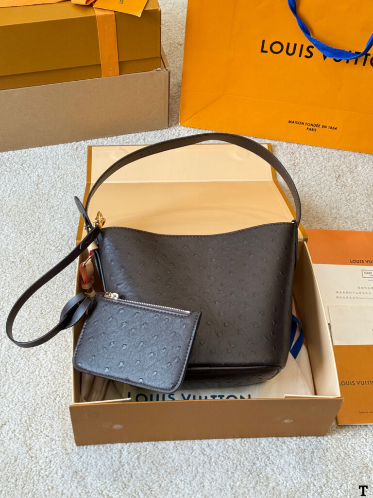 Designer Z8BY Bag editorial product context 1