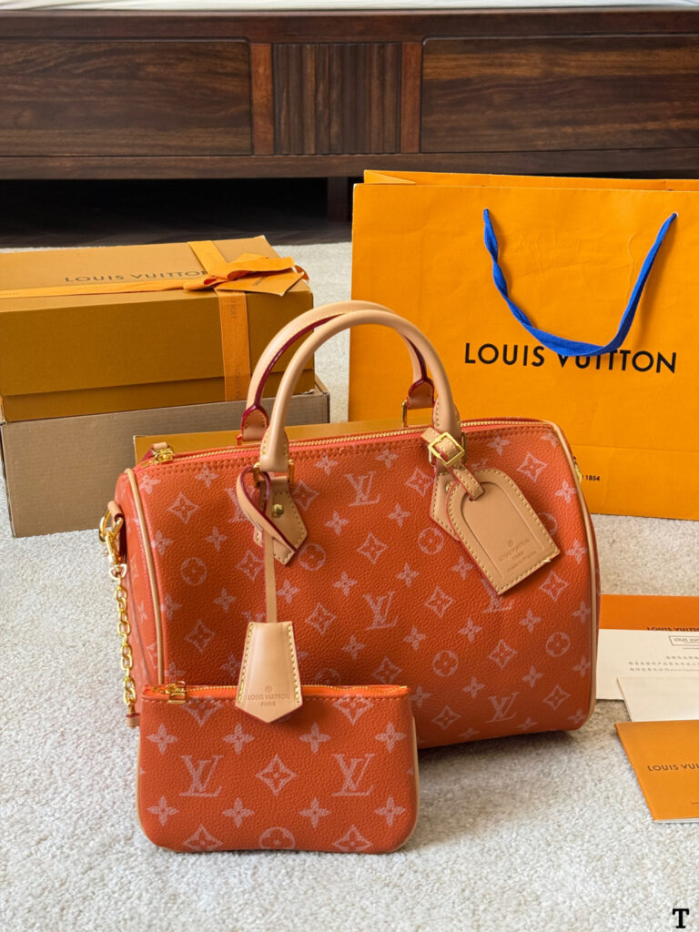Designer E7VD Bag editorial product context 3