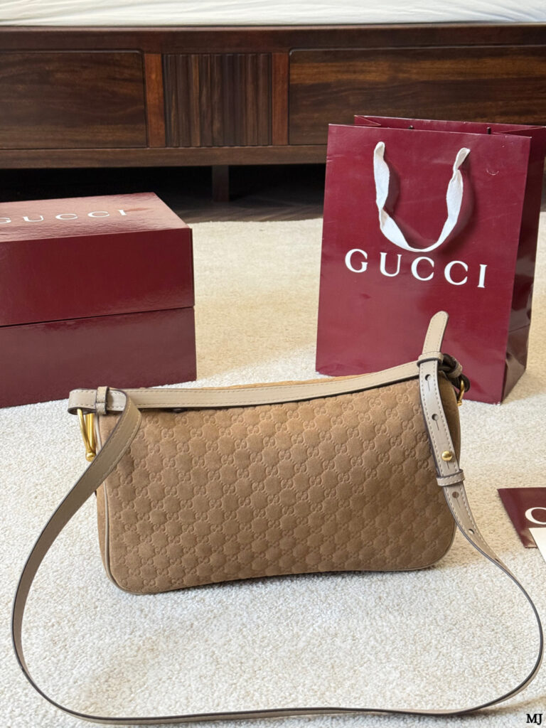 Gucci White Leather Crossbody Bag editorial product context 3