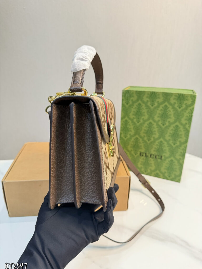 Gucci p125 Ophidia IN 25 Clutch 1.9 x 1.1 x editorial product context 3