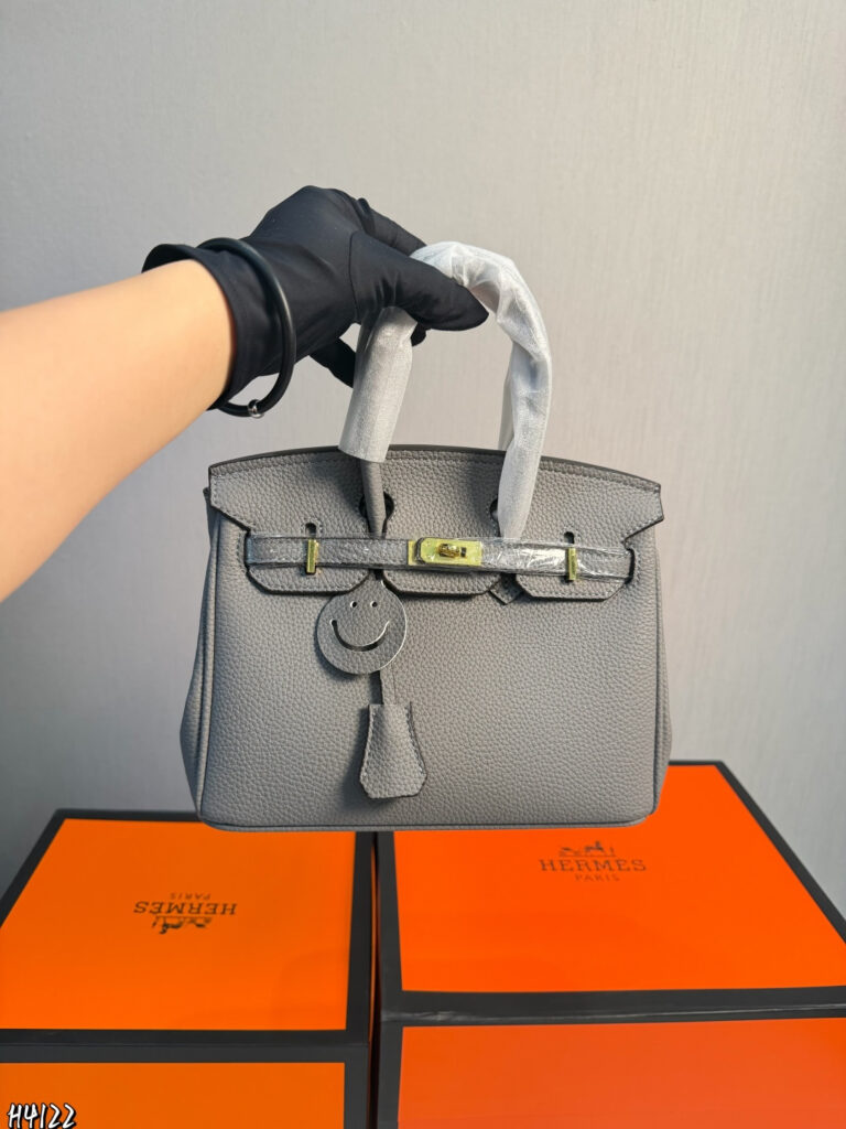 Hermes P225p215 Bag 30 x 16 x 24 cm editorial product context 3