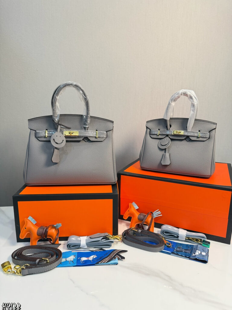 Hermes Bag 30 x 16 x 24 cm editorial product context 1