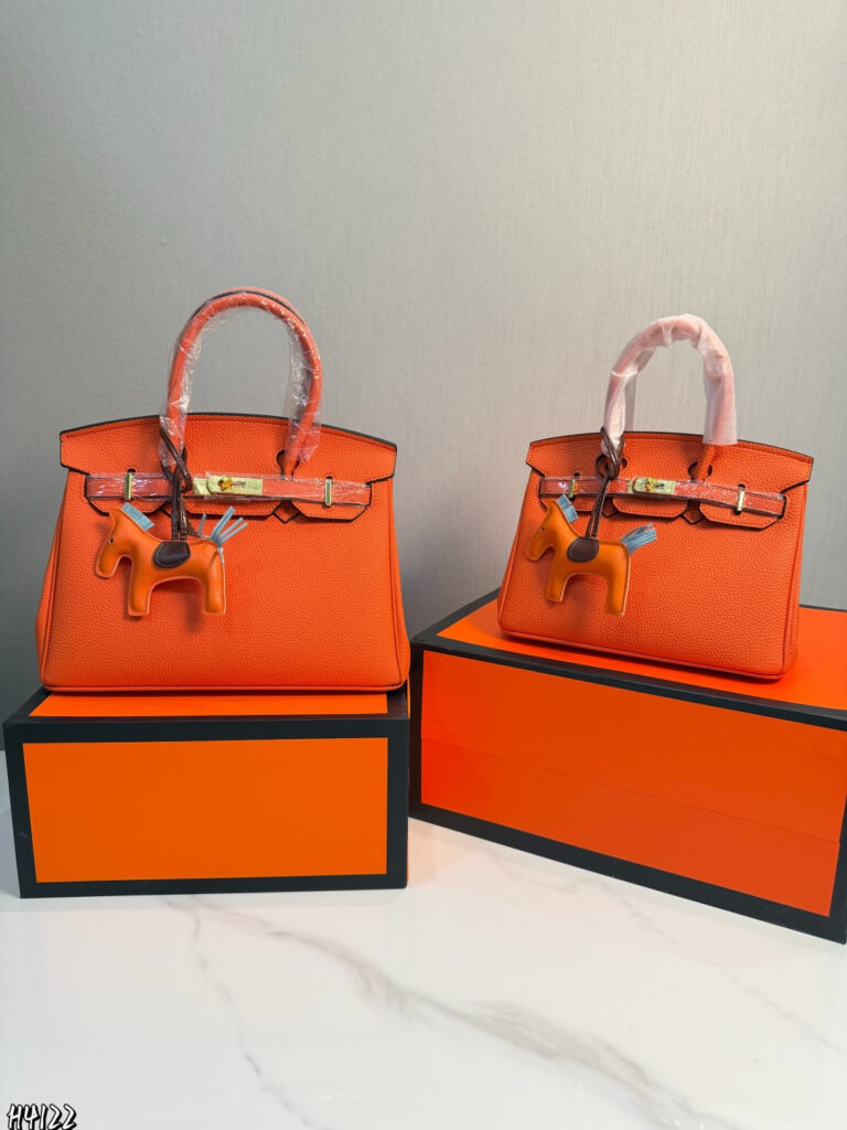 Hermes p225p215 30 16 24 25 12 Clutch 1.9 x editorial product context 2