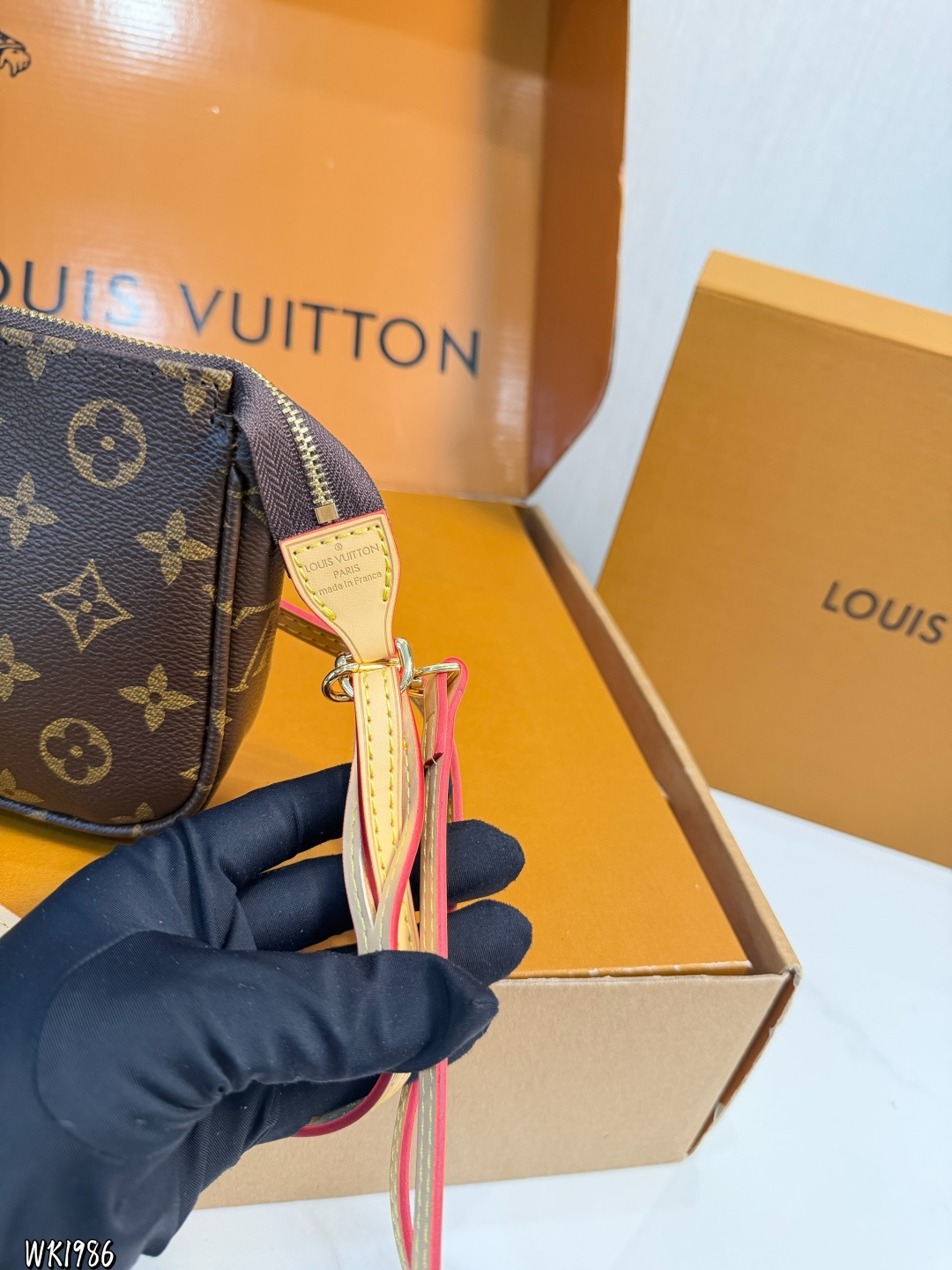 Louis Vuitton p100 22 Bag