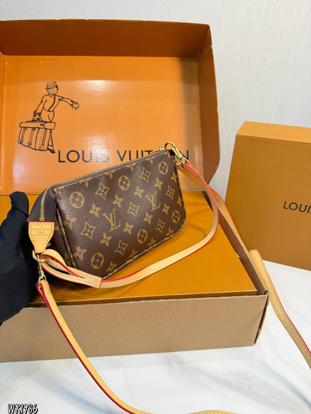 Louis Vuitton p100 22 Bag