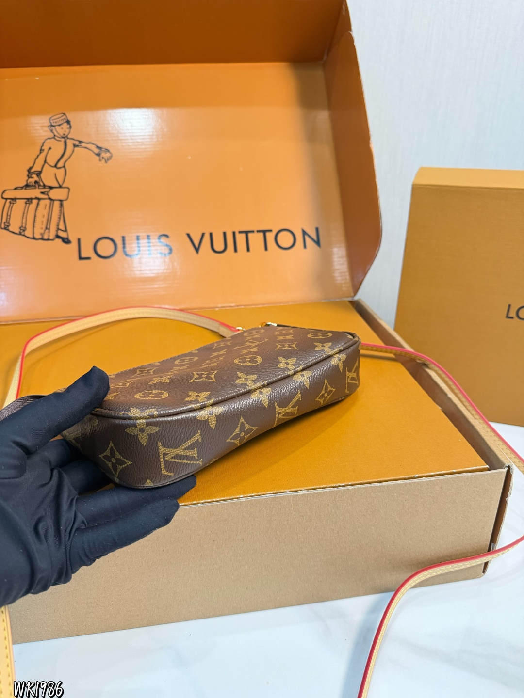 Louis Vuitton p100 22 Bag