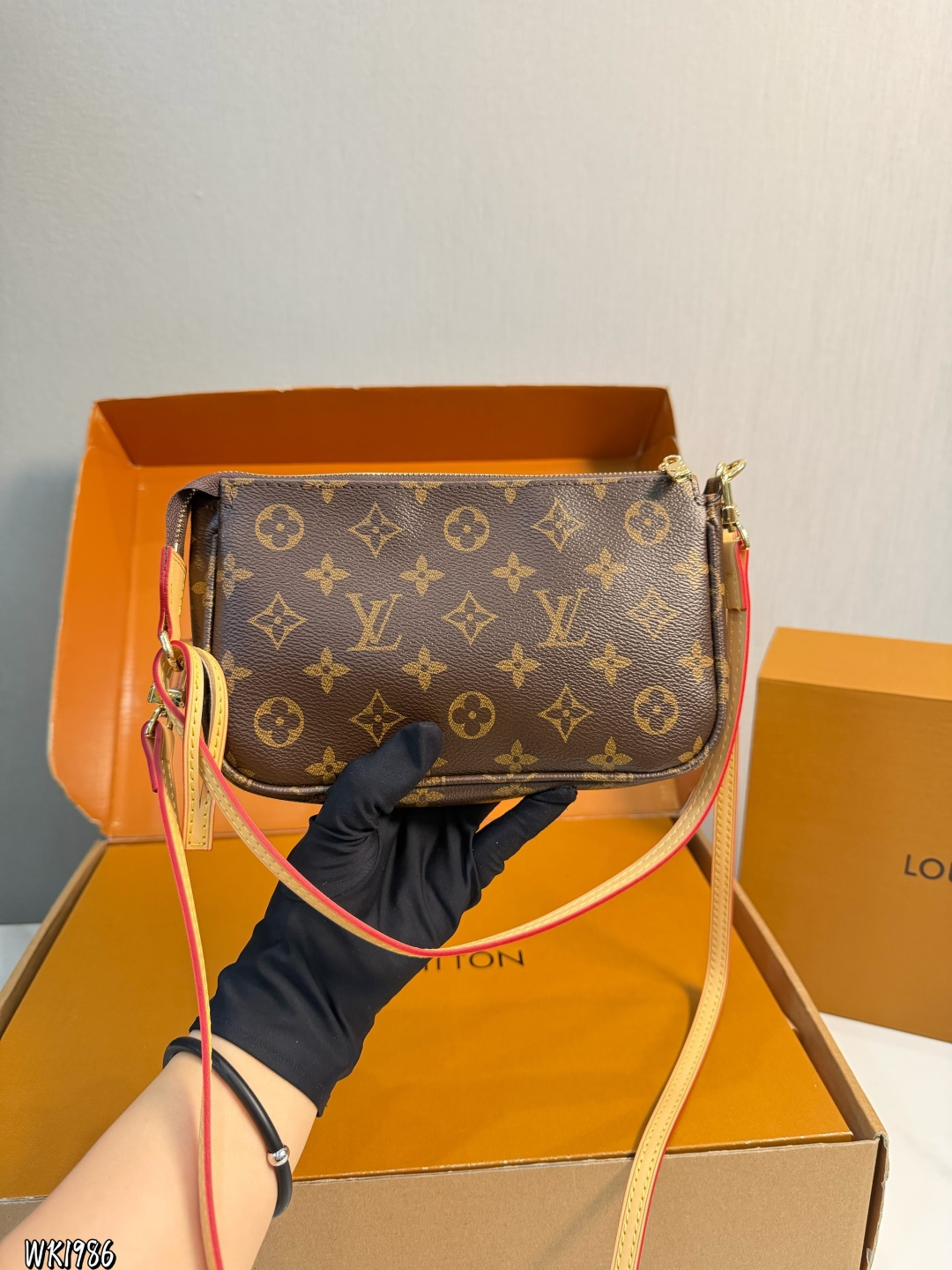 Louis Vuitton p100 22 Bag