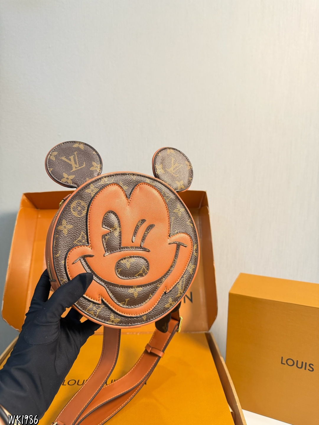 Louis Vuitton p125 logo 23 Bag