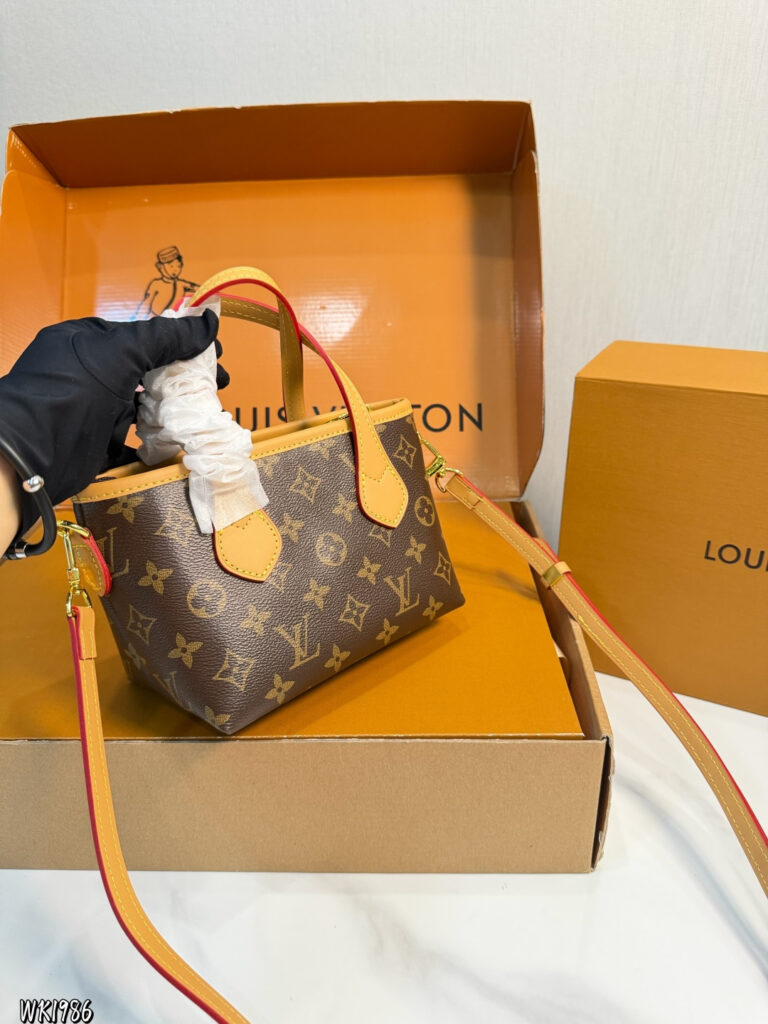 Louis Vuitton p125 Neverfull BB 18 11 Clutch 1.9 x editorial product context 2
