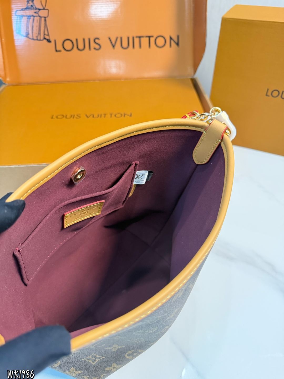 Louis Vuitton p140 17 Bucket Bag