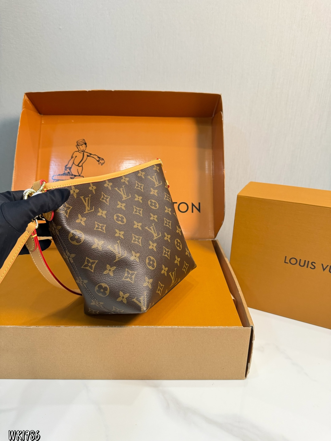 Louis Vuitton p140 17 Bucket Bag