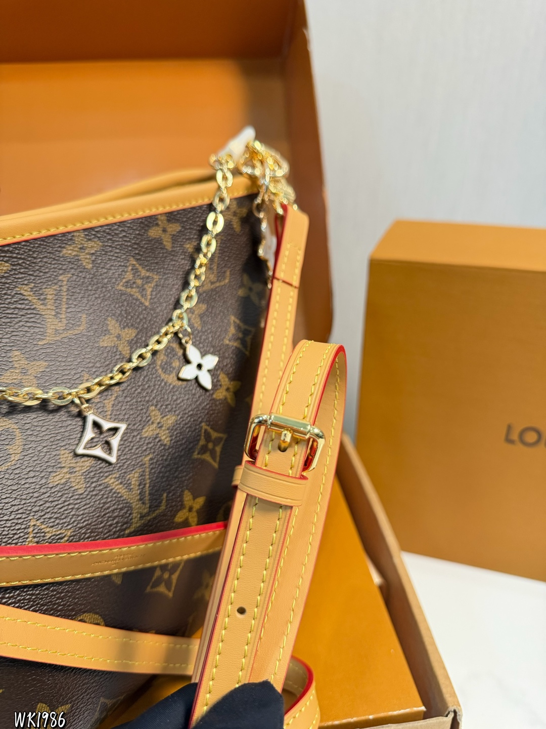 Louis Vuitton p140 17 Bucket Bag