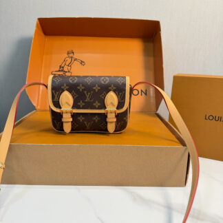 Louis Vuitton p140 20 Crossbody Bag 1.9 x 1.1 x 0.2 cm