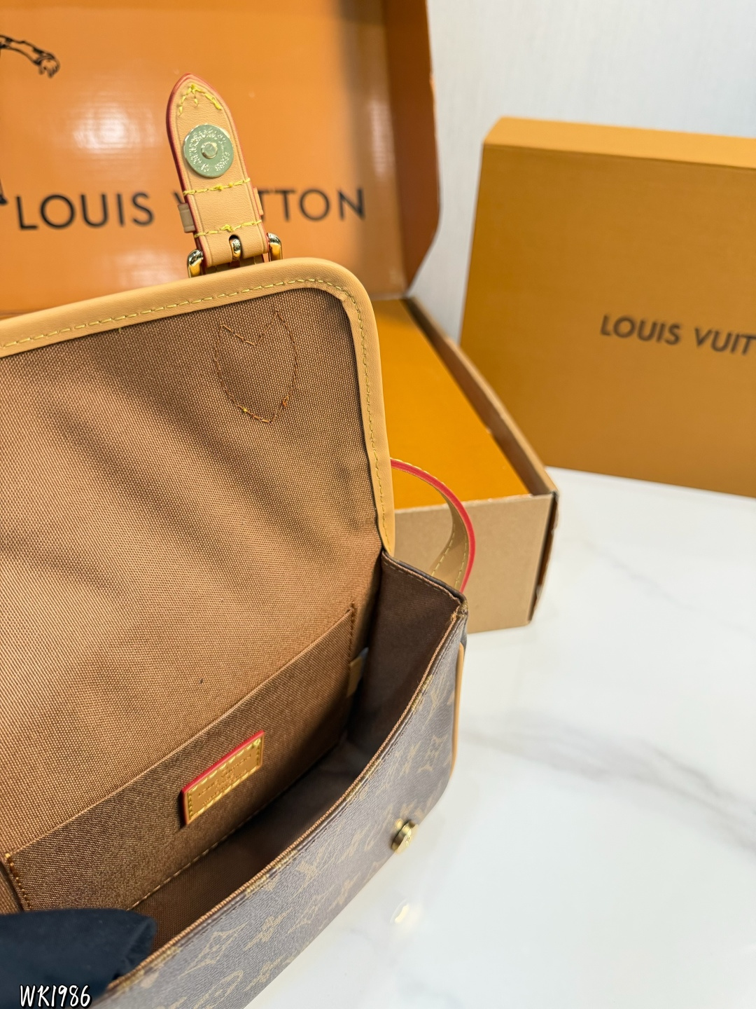 Louis Vuitton p140 20 Crossbody Bag