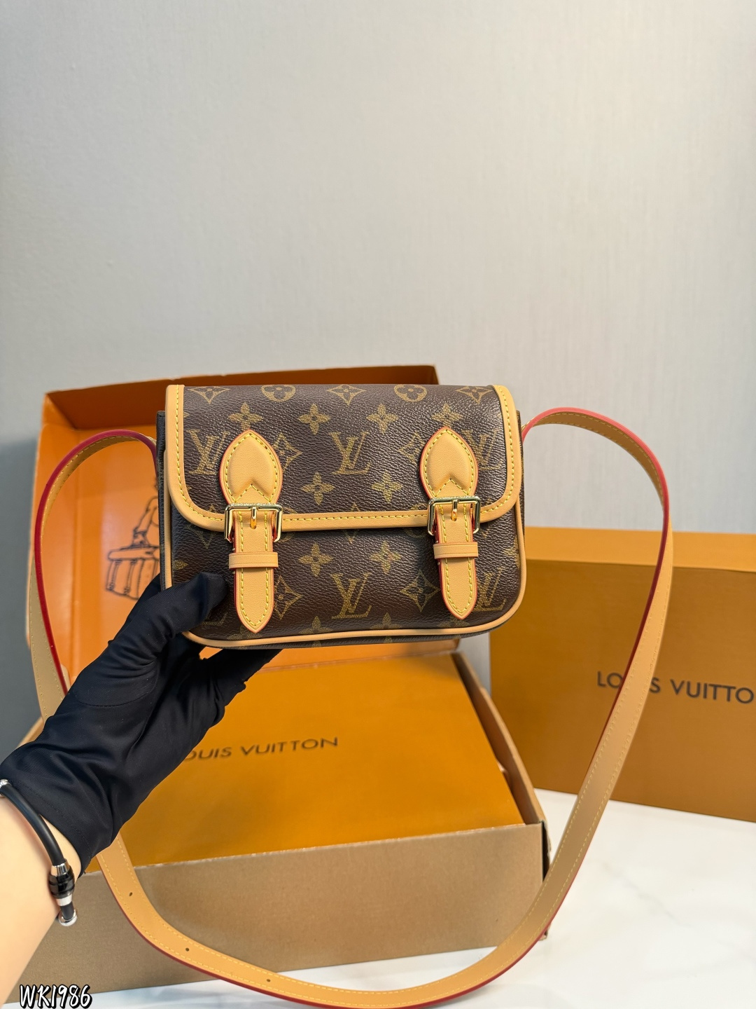 Louis Vuitton p140 20 Crossbody Bag