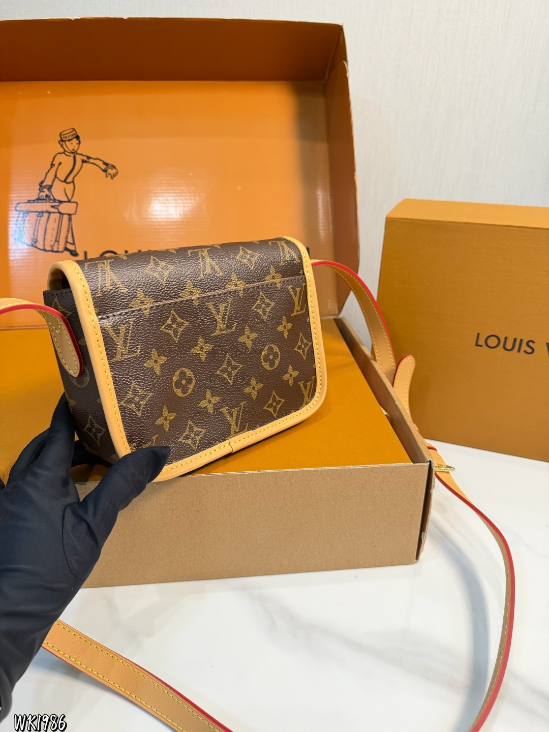 Louis Vuitton p140 20 Crossbody Bag