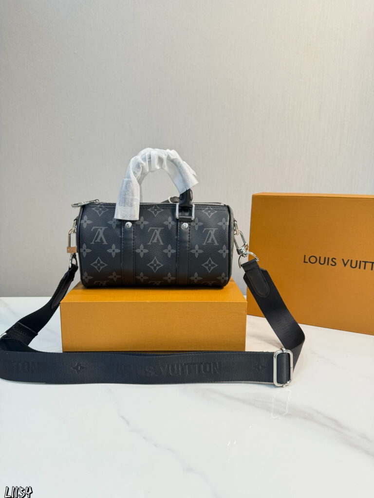 Louis Vuitton p115 Nigo Keepall Monogram 20 10 Clutch 1.9 editorial product context 2