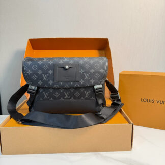 Louis Vuitton p145 SS MESSENGER KIM Jones 28 Bag