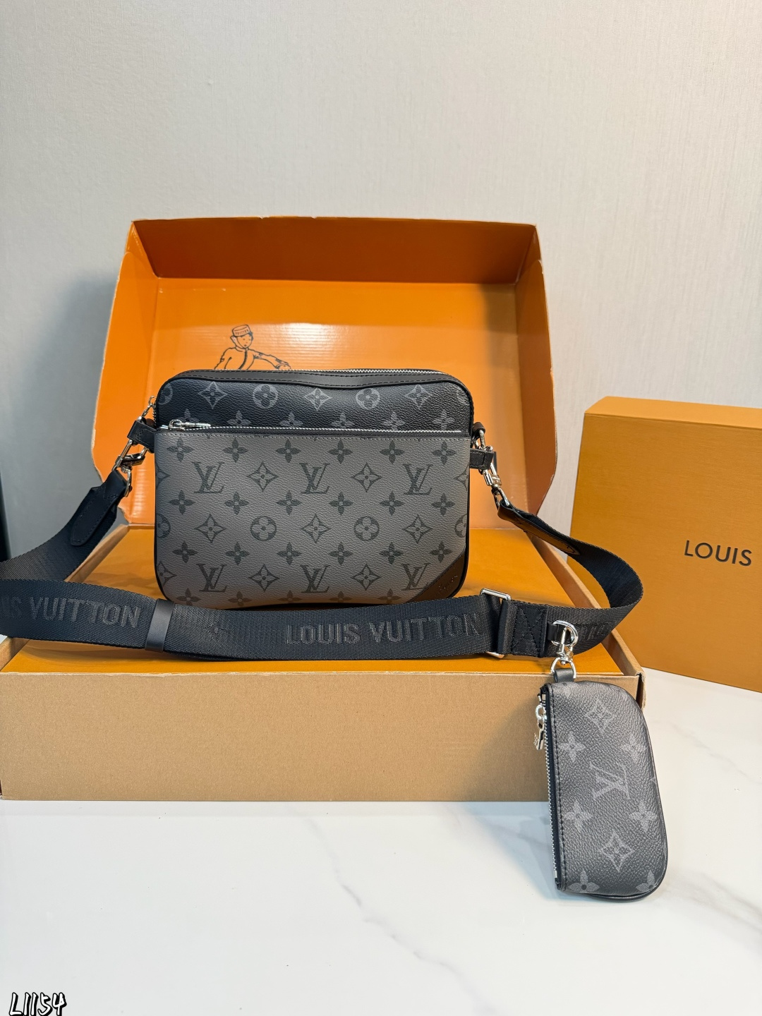 Louis Vuitton p135 25 Bag