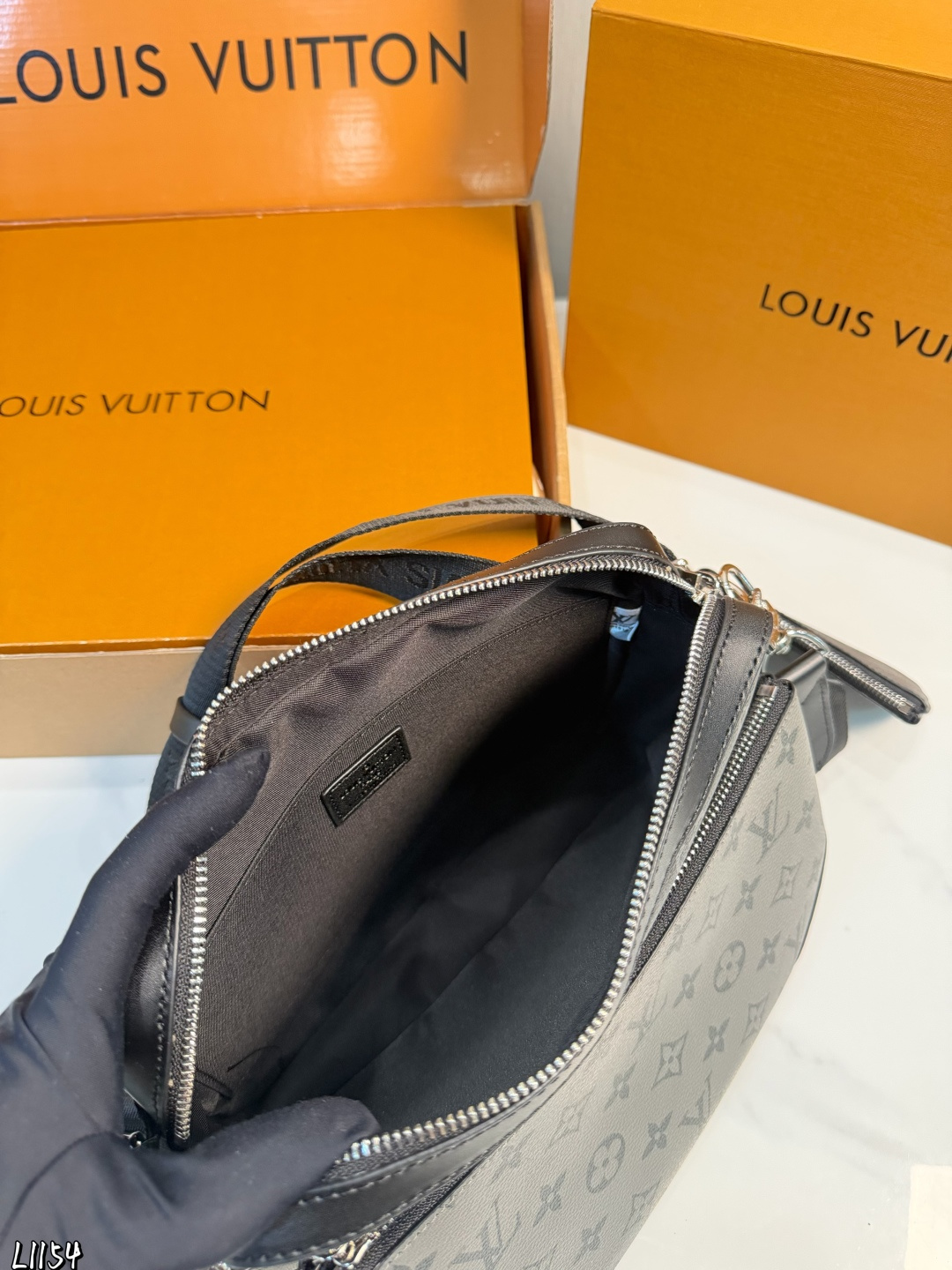 Louis Vuitton p135 25 Bag