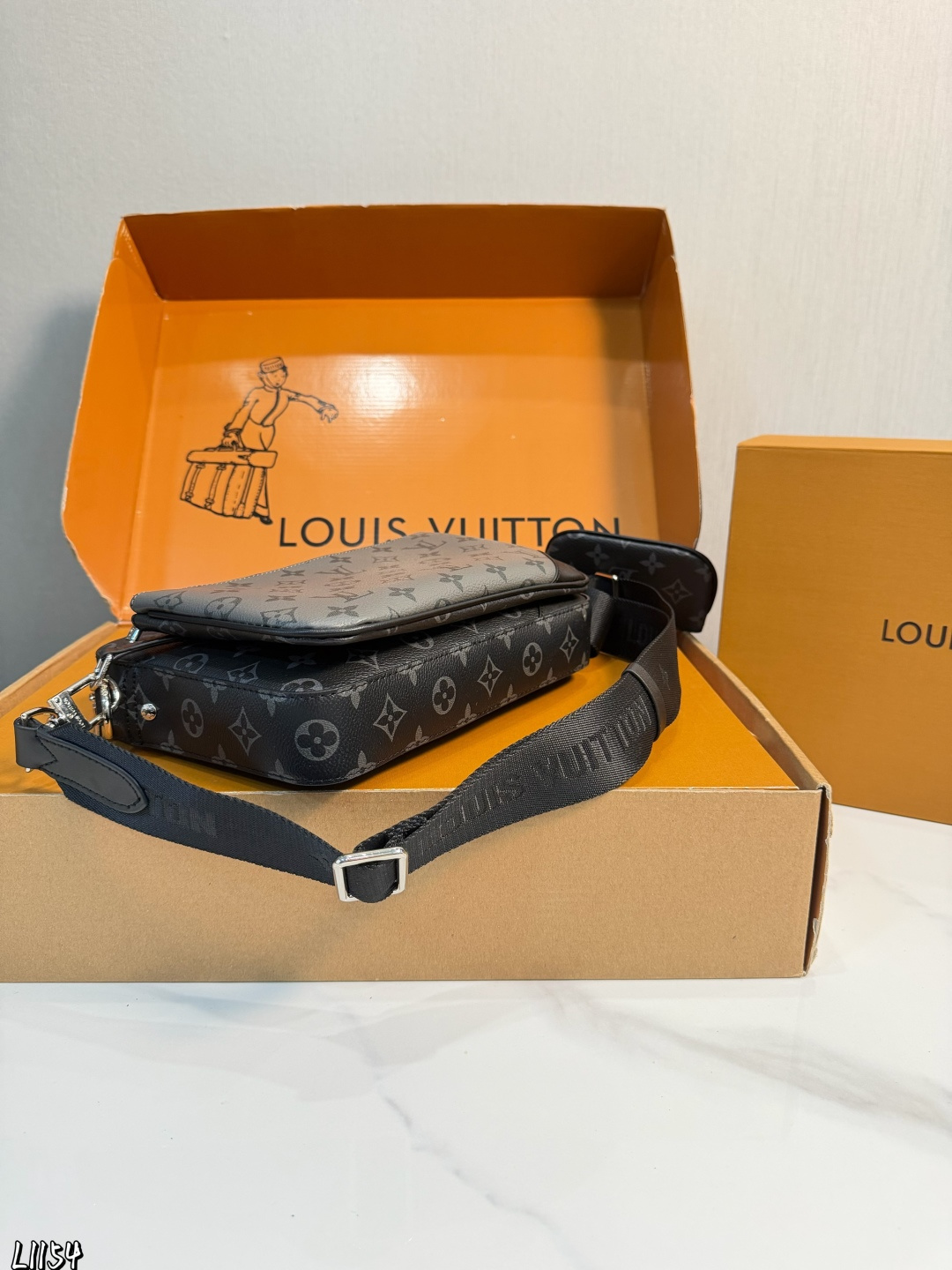 Louis Vuitton p135 25 Bag