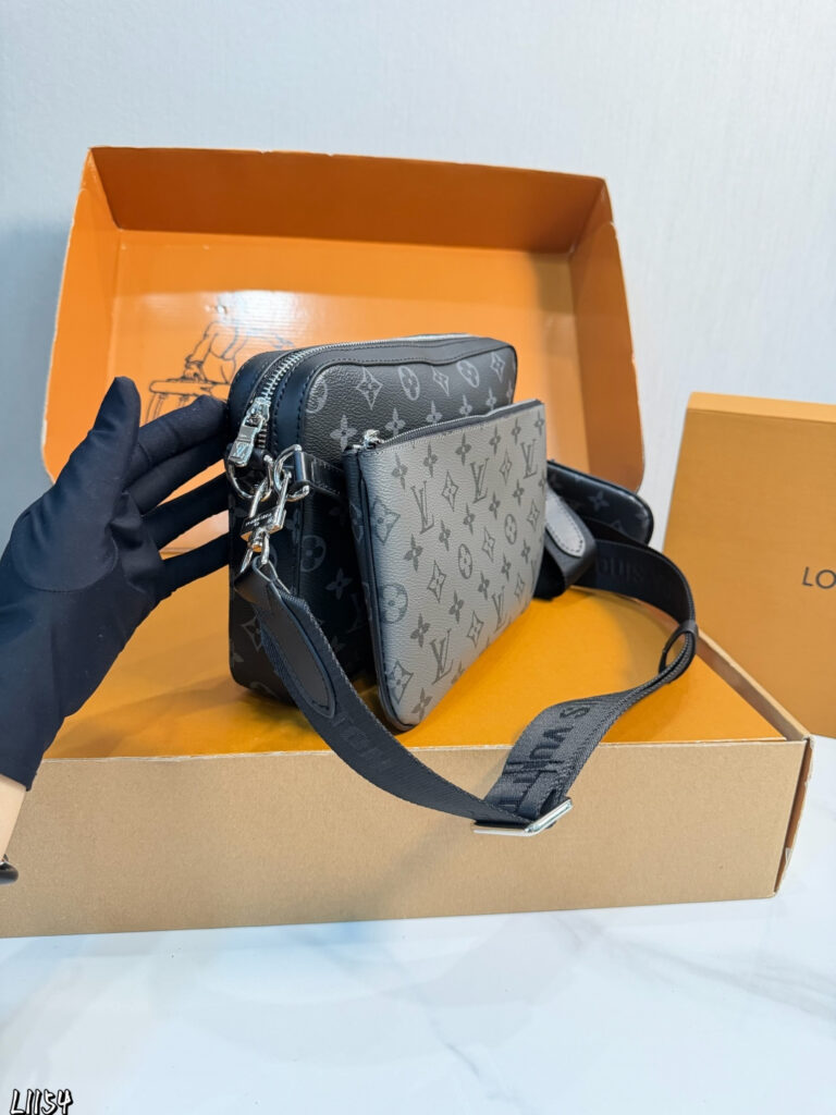 Louis Vuitton p135 25 Clutch 1.9 x 1.1 x 0.2 editorial product context 3