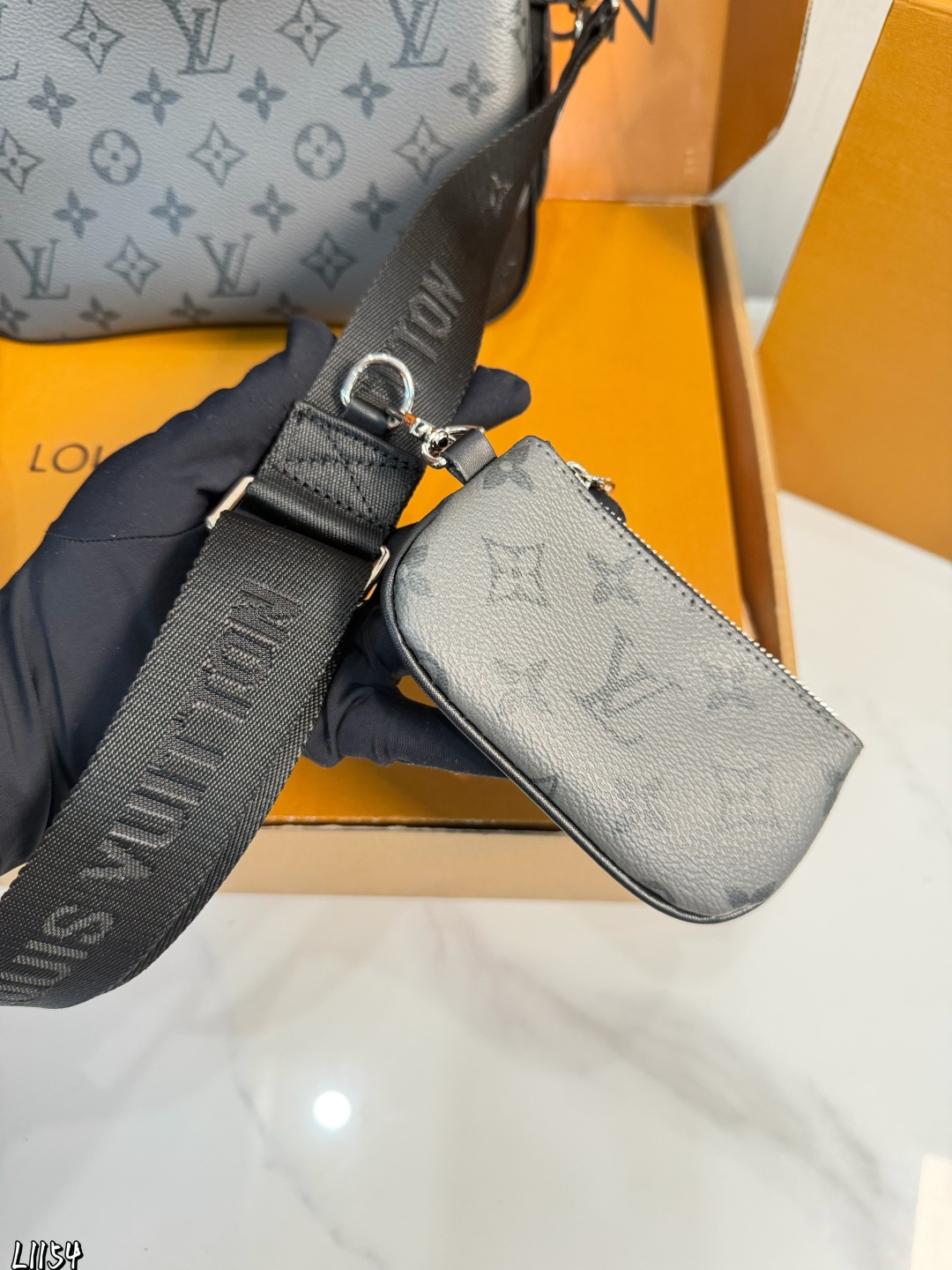 Louis Vuitton p135 25 Bag